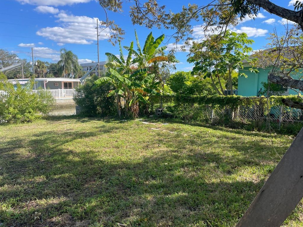 Image 15 of property listing at 13900 MURIEL AVENUE, Hudson, FL 34667