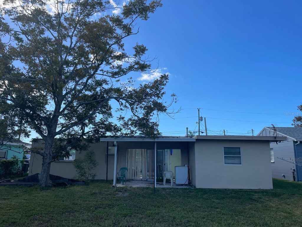 Image 4 of property listing at 13900 MURIEL AVENUE, Hudson, FL 34667