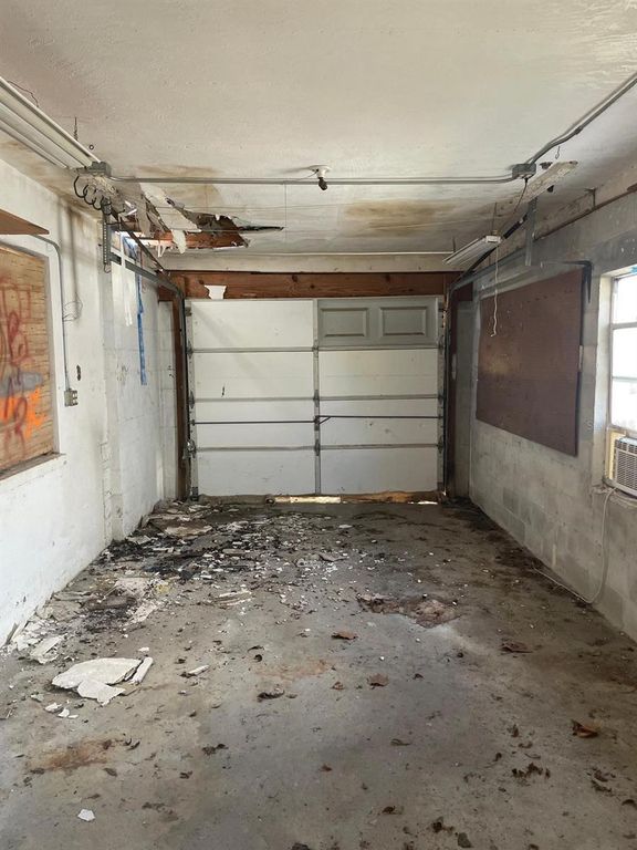 Image 10 of property listing at 13900 MURIEL AVENUE, Hudson, FL 34667