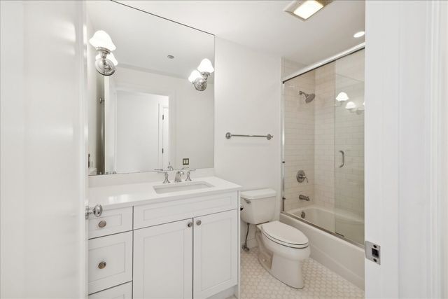 840 N Lake Shore Drive 1803, Chicago, IL 60611