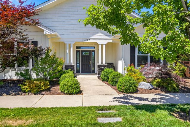 1407 Rustler Peak Street, Central Point, OR 97502