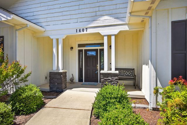 1407 Rustler Peak Street, Central Point, OR 97502