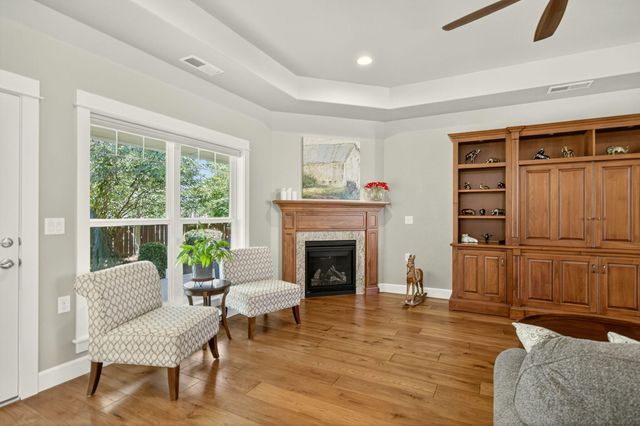 1407 Rustler Peak Street, Central Point, OR 97502