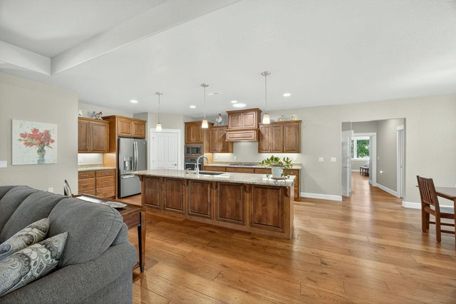 1407 Rustler Peak Street, Central Point, OR 97502