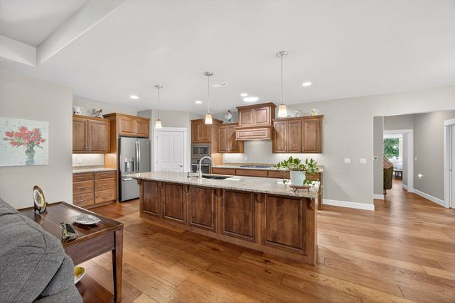 1407 Rustler Peak Street, Central Point, OR 97502