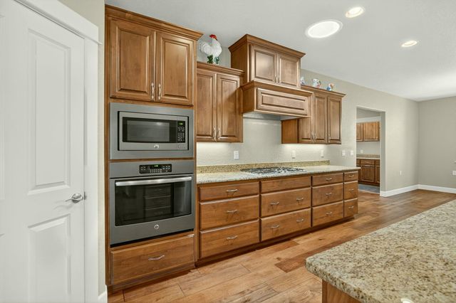 1407 Rustler Peak Street, Central Point, OR 97502