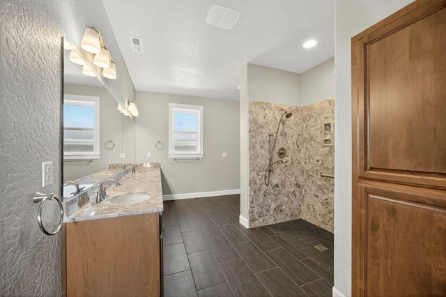 1407 Rustler Peak Street, Central Point, OR 97502