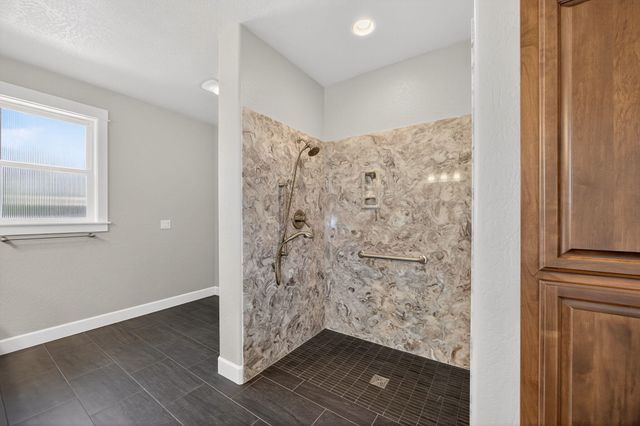 1407 Rustler Peak Street, Central Point, OR 97502