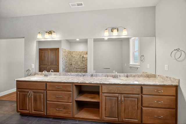 1407 Rustler Peak Street, Central Point, OR 97502