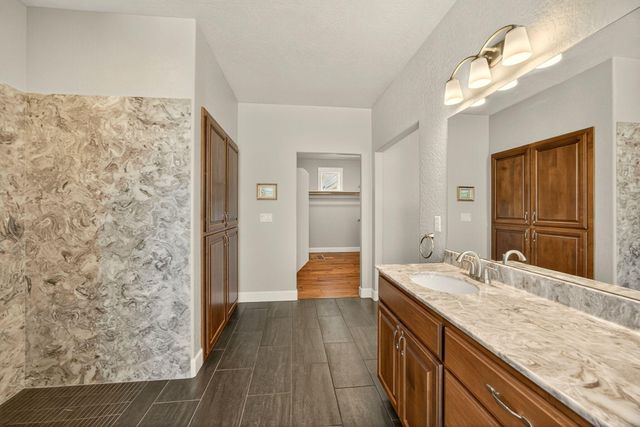 1407 Rustler Peak Street, Central Point, OR 97502