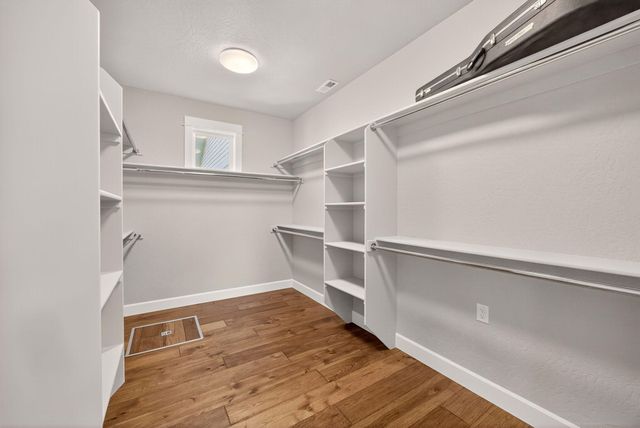 1407 Rustler Peak Street, Central Point, OR 97502