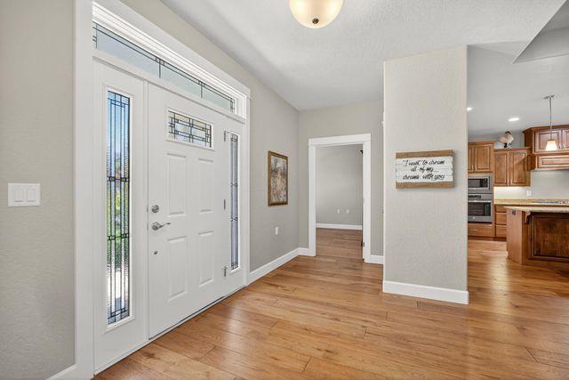 1407 Rustler Peak Street, Central Point, OR 97502