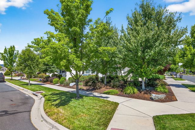 1407 Rustler Peak Street, Central Point, OR 97502