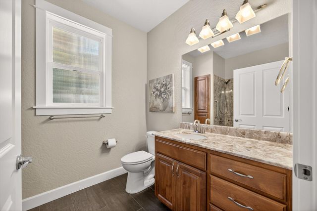 1407 Rustler Peak Street, Central Point, OR 97502