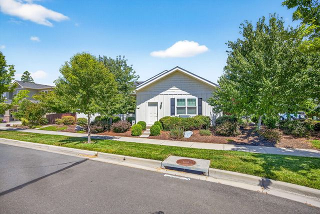 1407 Rustler Peak Street, Central Point, OR 97502