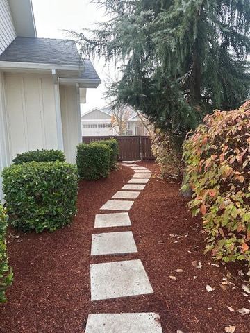 1407 Rustler Peak Street, Central Point, OR 97502