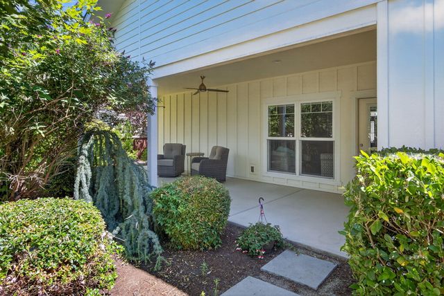 1407 Rustler Peak Street, Central Point, OR 97502