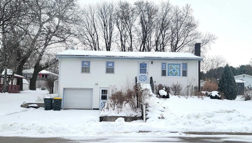 1555 Jackson Street, Fennimore, WI 53809