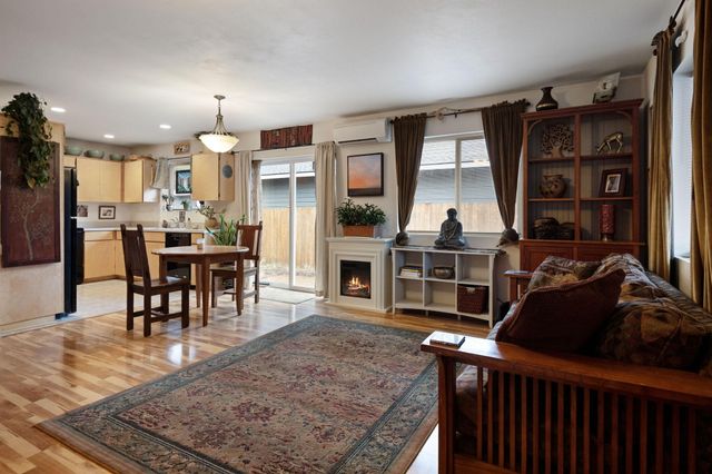 412 N Desert Rose Loop, Sisters, OR 97759