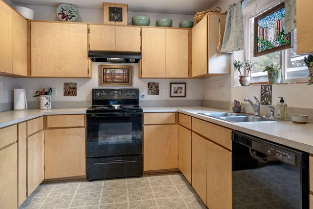 412 N Desert Rose Loop, Sisters, OR 97759