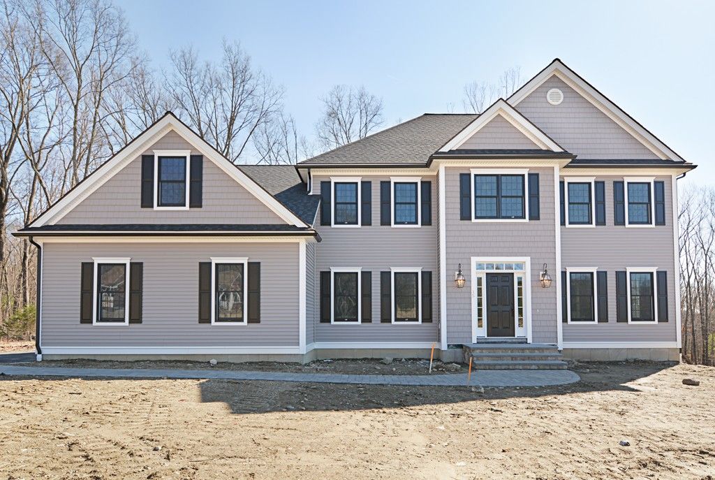 26 Bayliss Way, Uxbridge, MA 01569