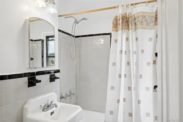 196-30 67th Avenue 1, Fresh Meadows, NY 11365