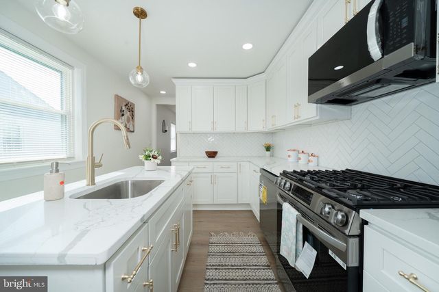 18 MCMULLEN AVE, New Castle, DE 19720