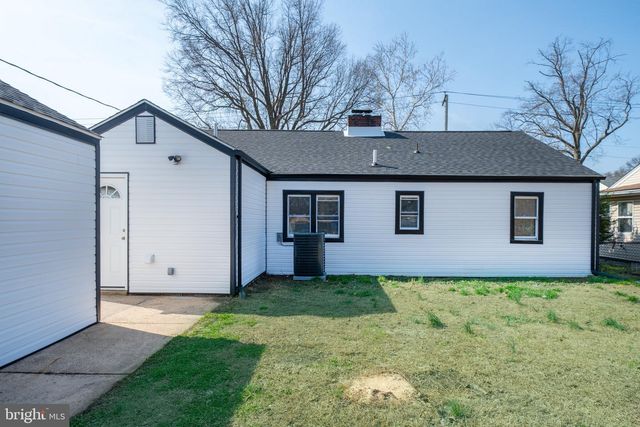 18 MCMULLEN AVE, New Castle, DE 19720