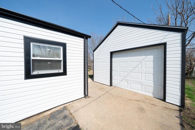 18 MCMULLEN AVE, New Castle, DE 19720