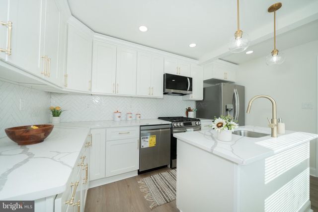 18 MCMULLEN AVE, New Castle, DE 19720