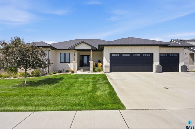 5503 W Colonial Ct Court, Sioux Falls, SD 57107