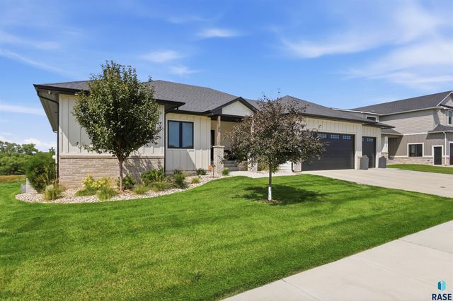 5503 W Colonial Ct Court, Sioux Falls, SD 57107