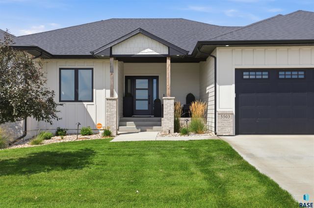 5503 W Colonial Ct Court, Sioux Falls, SD 57107
