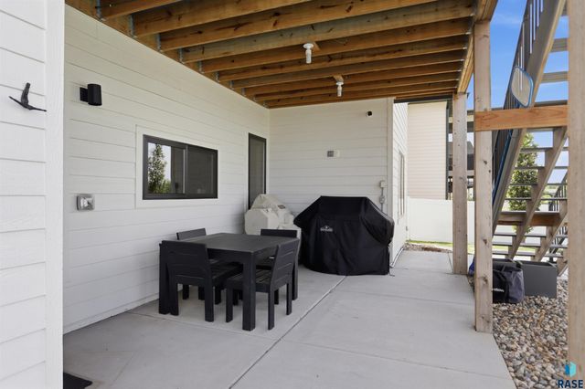 5503 W Colonial Ct Court, Sioux Falls, SD 57107