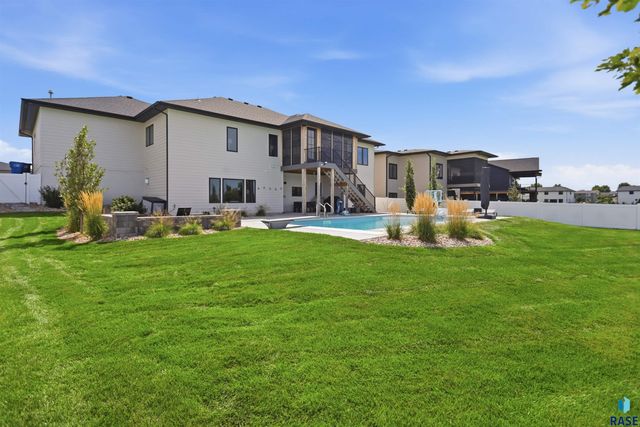 5503 W Colonial Ct Court, Sioux Falls, SD 57107