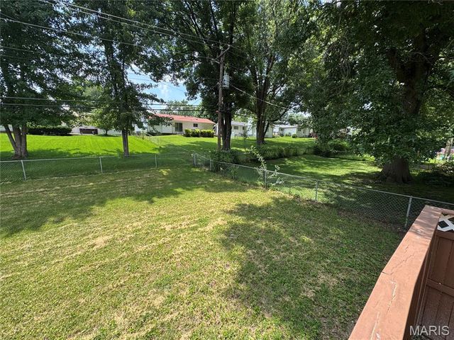 1860 Bobbinray Avenue, Florissant, MO 63031