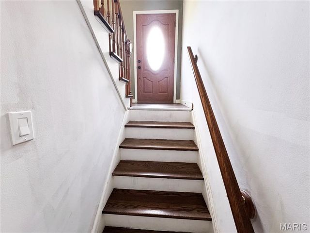 1860 Bobbinray Avenue, Florissant, MO 63031