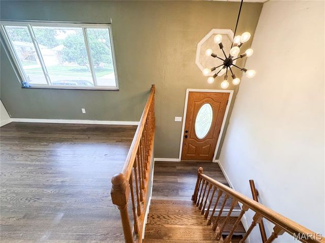 1860 Bobbinray Avenue, Florissant, MO 63031