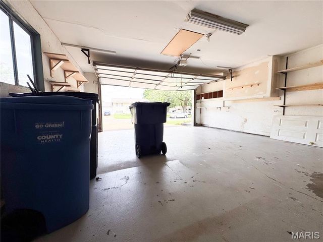 1860 Bobbinray Avenue, Florissant, MO 63031