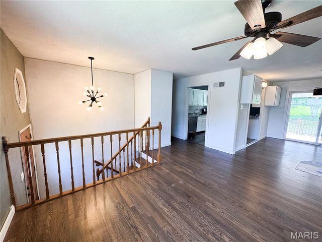1860 Bobbinray Avenue, Florissant, MO 63031