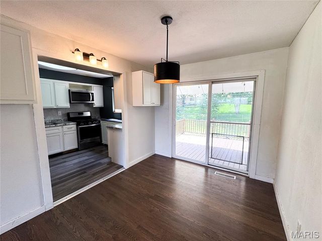 1860 Bobbinray Avenue, Florissant, MO 63031