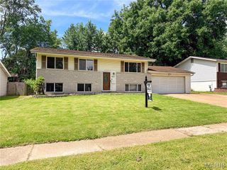 1860 Bobbinray Avenue, Florissant, MO 63031