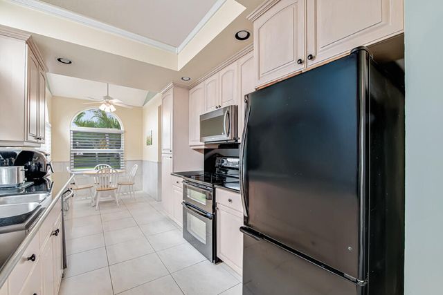 2390 Saratoga Bay Drive, West Palm Beach, FL 33409