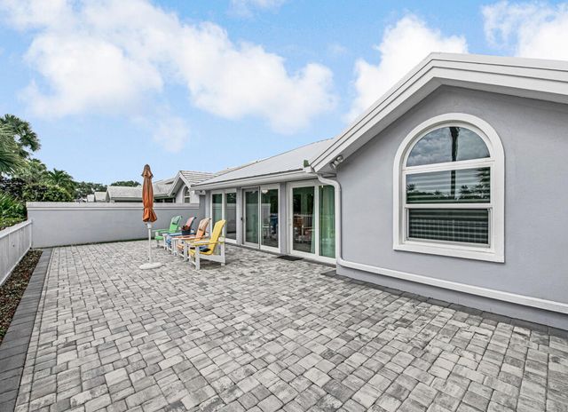 2390 Saratoga Bay Drive, West Palm Beach, FL 33409