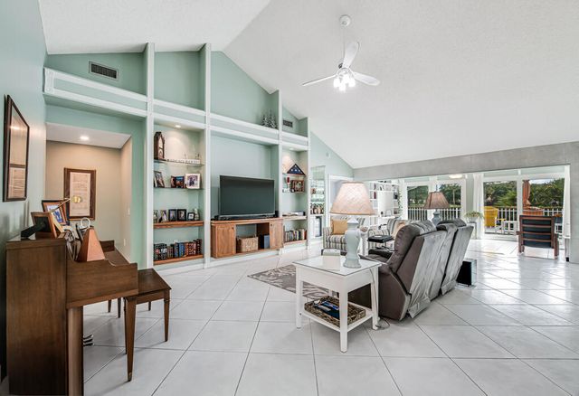 2390 Saratoga Bay Drive, West Palm Beach, FL 33409