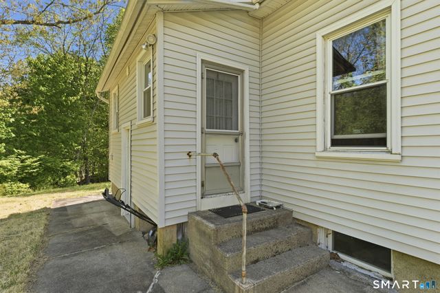 30 Maennerchor Avenue, Norwich, CT 06380