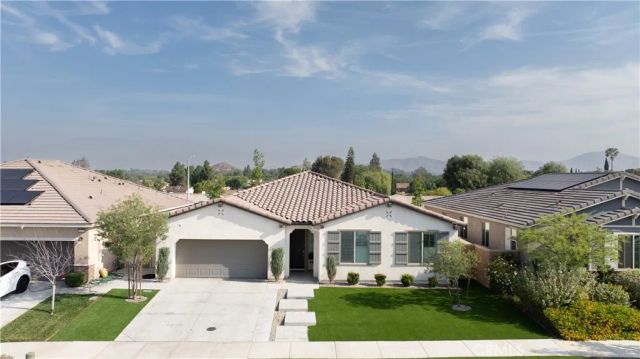 9461 Venetian Way, Jurupa Valley, CA 92509