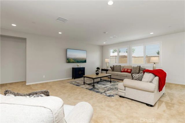 9461 Venetian Way, Jurupa Valley, CA 92509