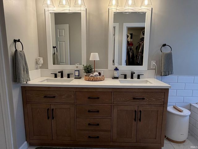 10062 Heather Brooke Drive, Osceola, IN 46561