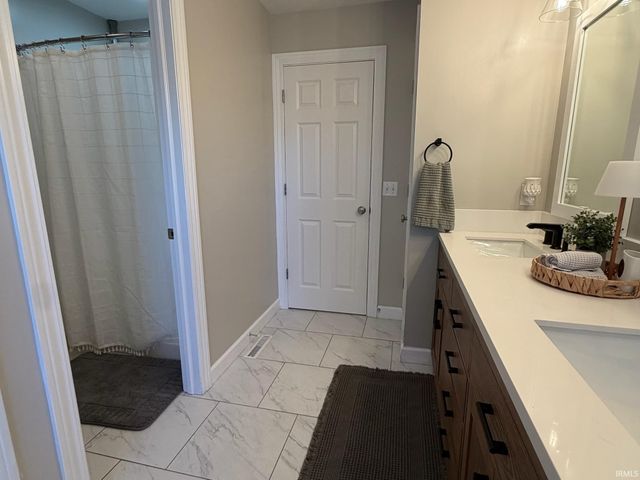 10062 Heather Brooke Drive, Osceola, IN 46561